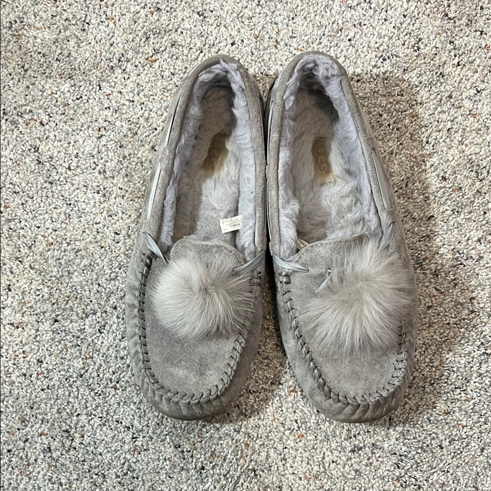 🎆UGG DAKOTA POM POM SLIPPERS